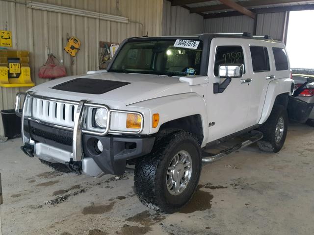 5GTEN13L188116493 - 2008 HUMMER H3 ALPHA WHITE photo 2