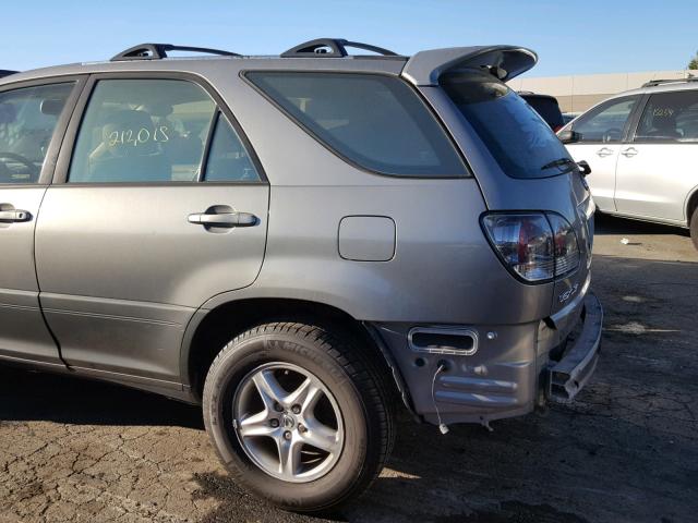 JTJGF10U820121896 - 2002 LEXUS RX 300 SILVER photo 9