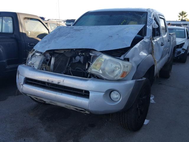 5TEJU62N882592490 - 2008 TOYOTA TACOMA PRE SILVER photo 2