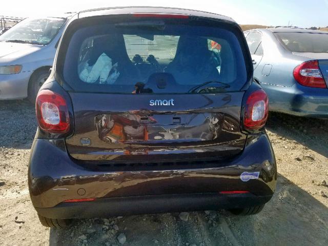 WMEFJ9BA1JK283940 - 2018 SMART FORTWO BROWN photo 6