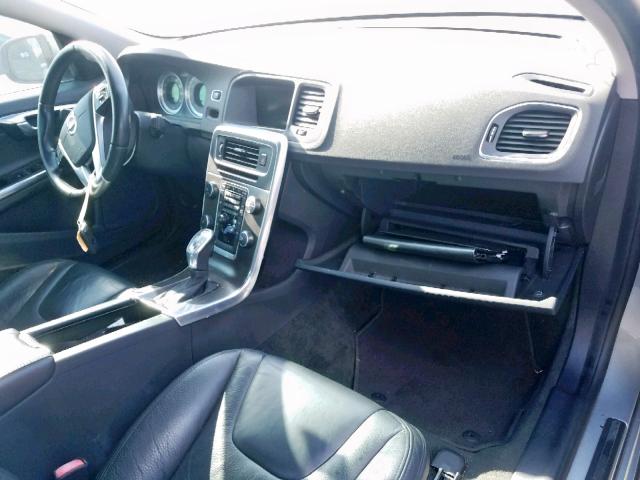 YV1612FS1D1212895 - 2013 VOLVO S60 T5 SILVER photo 9