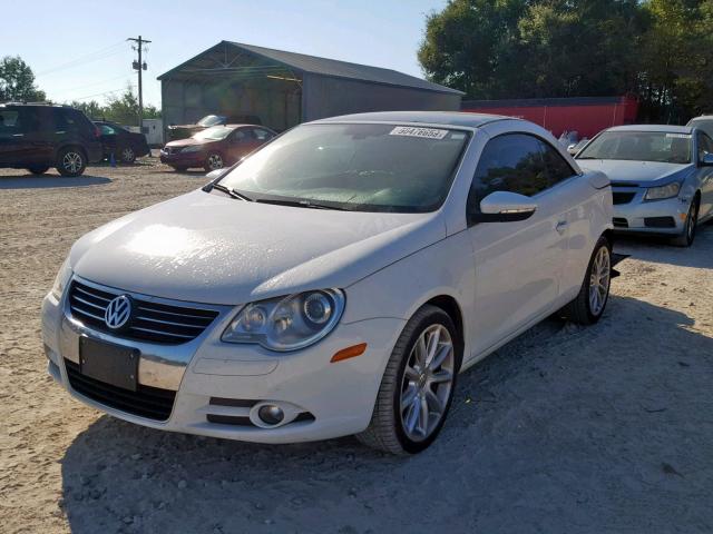 WVWFA7AH8BV002105 - 2011 VOLKSWAGEN EOS LUX 白色 照片 2