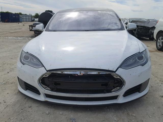 5YJSA1E21GF119838 - 2016 TESLA MODEL S WHITE photo 9