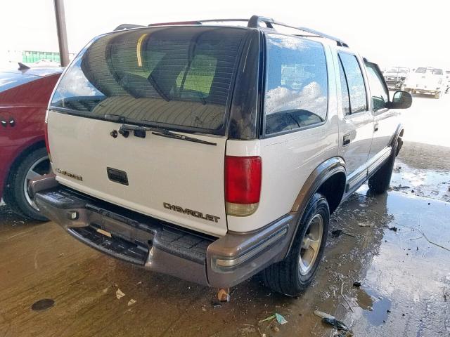 1GNCS13W2W2264077 - 1998 CHEVROLET BLAZER WHITE photo 4