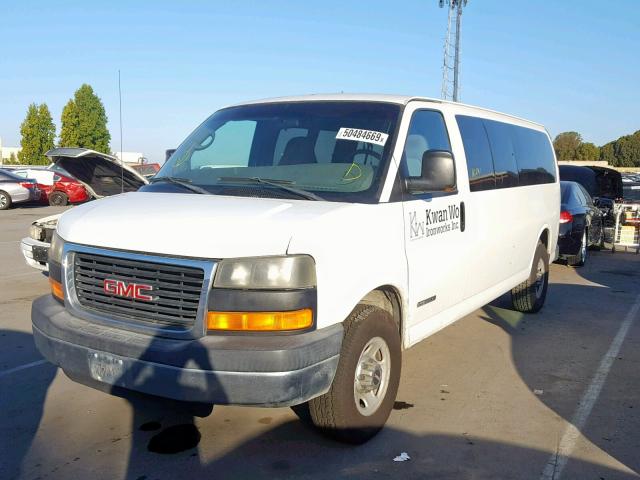 1GJHG39UX41187794 - 2004 GMC SAVANA G35 WHITE photo 2