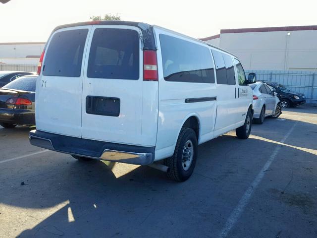 1GJHG39UX41187794 - 2004 GMC SAVANA G35 WHITE photo 4