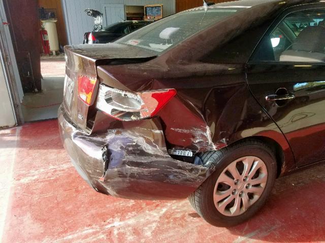 KNAFU4A21A5140324 - 2010 KIA FORTE EX MAROON photo 9