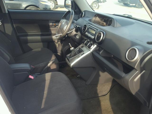 JTLKE50E491081776 - 2009 TOYOTA SCION XB Ақ фото 5