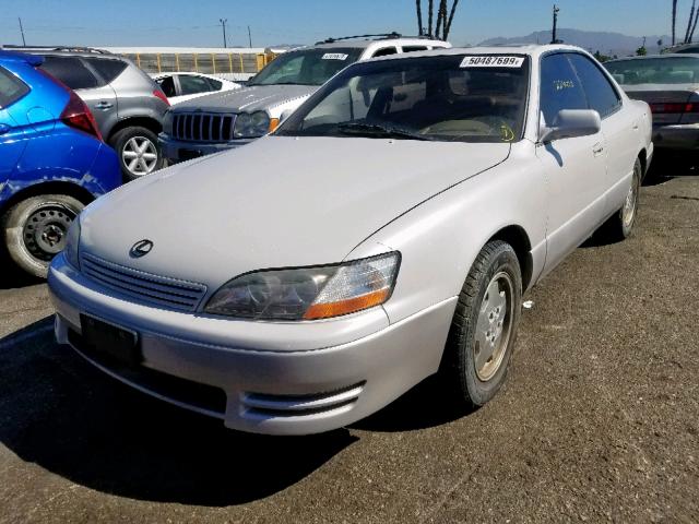 JT8BF12G0T0170322 - 1996 LEXUS ES 300 WHITE photo 2