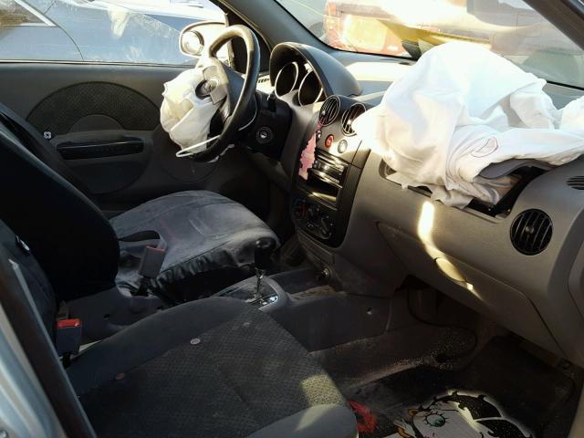 KL1TD52645B469482 - 2005 CHEVROLET AVEO BASE Күміс фото 5