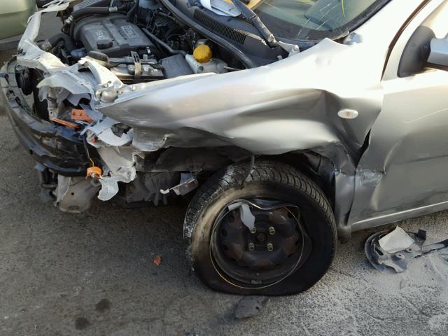 KL1TD52645B469482 - 2005 CHEVROLET AVEO BASE Күміс фото 9