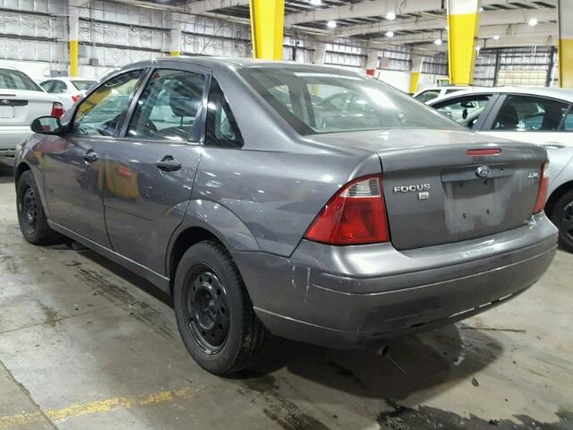 1FAFP34N85W236077 - 2005 FORD FOCUS ZX4 GRAY photo 3