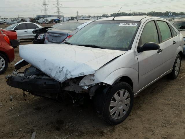 1FAHP34N36W184013 - 2006 FORD FOCUS ZX4 SILVER photo 2