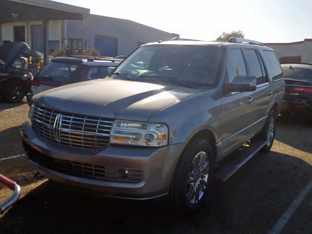 5LMFU27598LJ03268 - 2008 LINCOLN NAVIGATOR SILVER photo 2