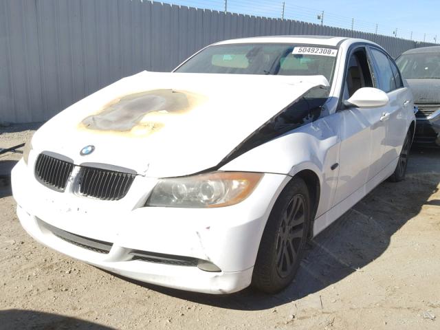 WBAVC53517FZ77296 - 2007 BMW 328 I SULE WHITE photo 2