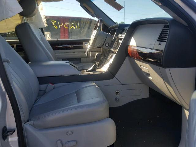 5LMFU27R44LJ31377 - 2004 LINCOLN NAVIGATOR Күміс фото 5