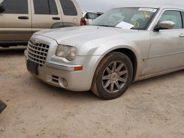 2C3AA63H45H576705 - 2005 CHRYSLER 300C SILVER photo 10