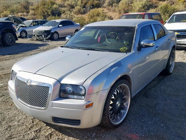 2C3JA43R65H627599 - 2005 CHRYSLER 300 SILVER photo 2