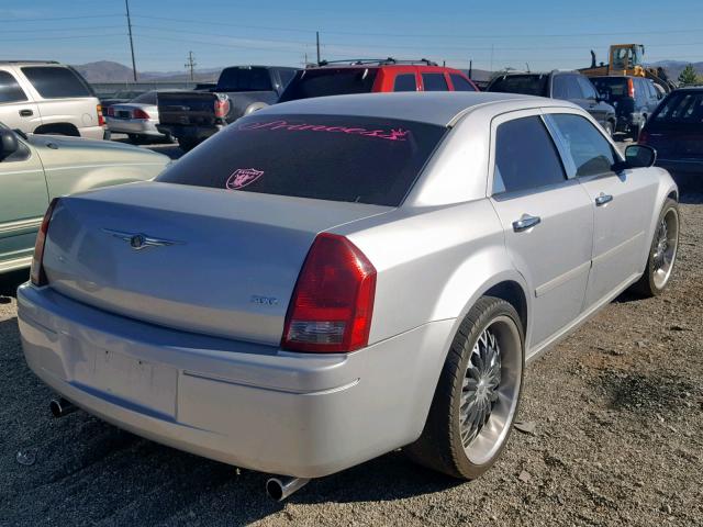 2C3JA43R65H627599 - 2005 CHRYSLER 300 SILVER photo 4