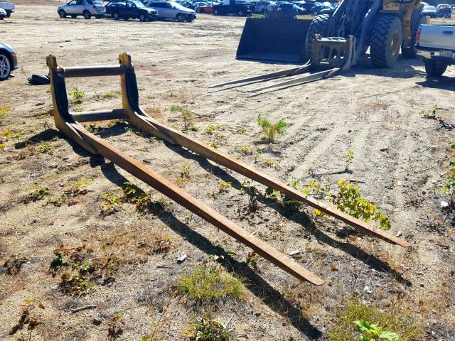 93260 - 2001 VOLVO FORKS YELLOW photo 1