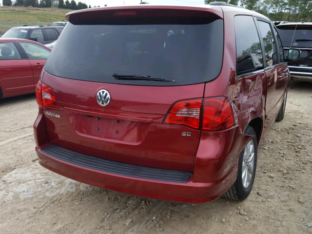 2C4RVABGXDR725268 - 2013 VOLKSWAGEN ROUTAN SE RED photo 4