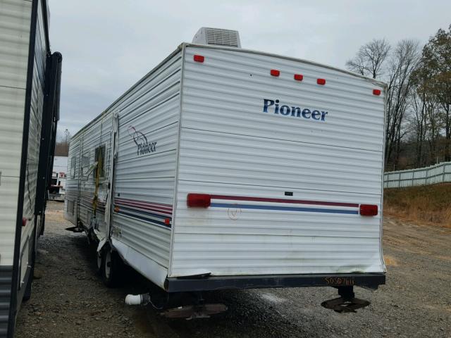 1EB1T302126002403 - 2002 FLEETWOOD PIONEER  WHITE photo 3