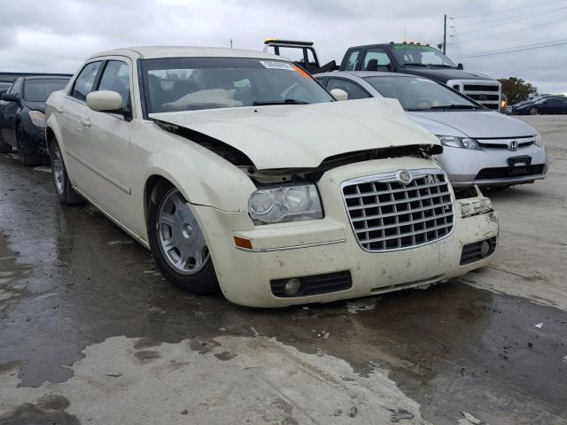 2C3JA53G45H553362 - 2005 CHRYSLER 300 TOURIN WHITE photo 1