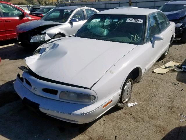 1G3HN52K3V4835526 - 1997 OLDSMOBILE 88 BASE WHITE photo 2