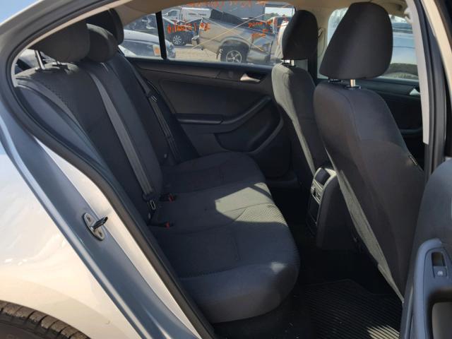 3VW2K7AJ2EM302765 - 2014 VOLKSWAGEN JETTA BASE Արծաթագույն լուսանկար 6