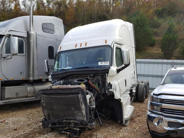 3AKJHHDR3JSJW2139 - 2018 FREIGHTLINER CASCADIA 1 WHITE photo 2