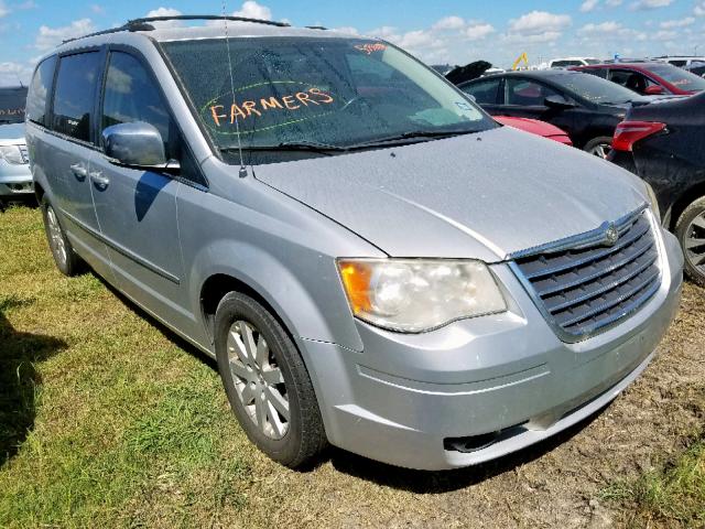 2A4RR8DX0AR441065 - 2010 CHRYSLER TOWN & COU SILVER photo 1