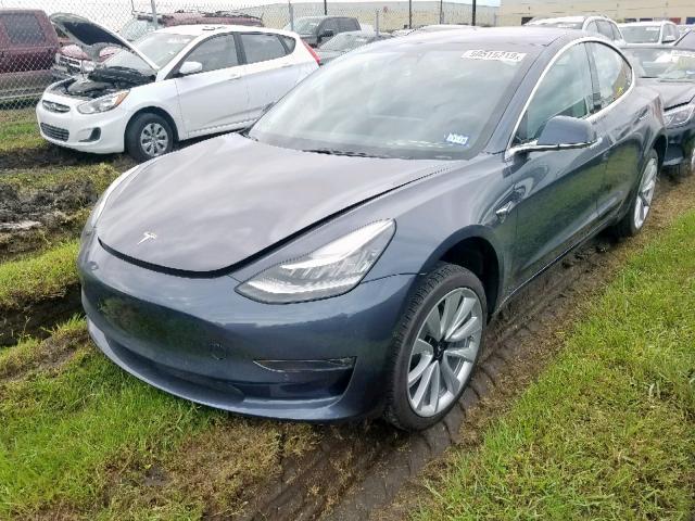 5YJ3E1EA7JF050029 - 2018 TESLA MODEL 3 GRAY photo 2