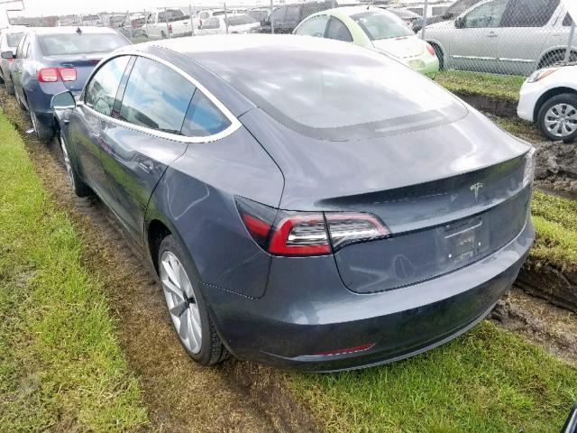 5YJ3E1EA7JF050029 - 2018 TESLA MODEL 3 GRAY photo 3