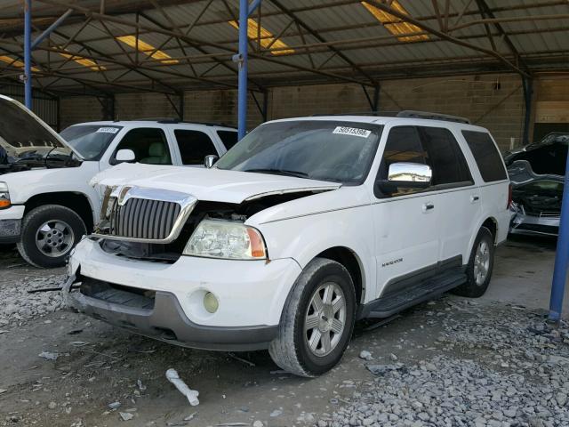 5LMFU27R13LJ37636 - 2003 LINCOLN NAVIGATOR 白色 照片 2