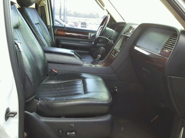 5LMFU27R13LJ37636 - 2003 LINCOLN NAVIGATOR 白色 照片 5