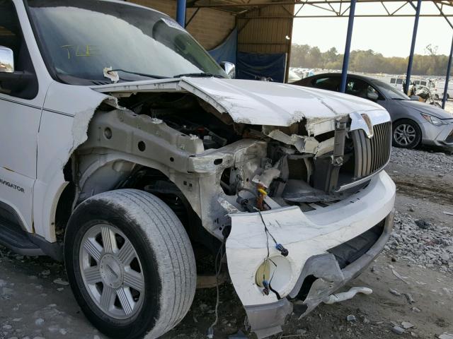 5LMFU27R13LJ37636 - 2003 LINCOLN NAVIGATOR 白色 照片 9