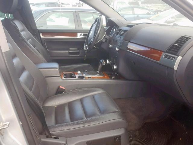 WVGZG77L15D025299 - 2005 VOLKSWAGEN TOUAREG 3. GRAY photo 5