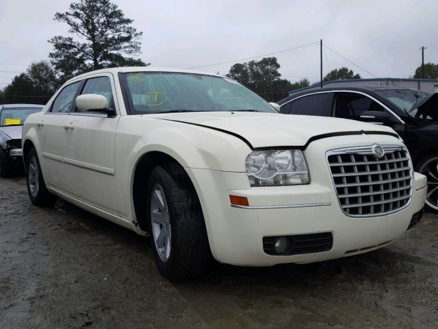 2C3JA53G55H114543 - 2005 CHRYSLER 300 TOURIN WHITE photo 1