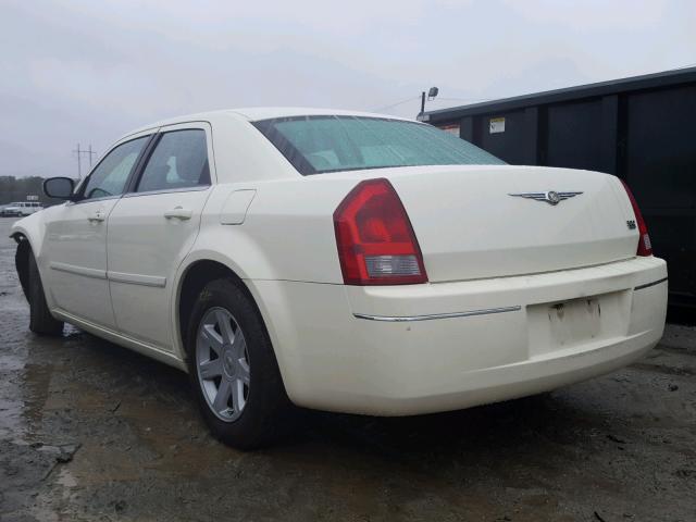 2C3JA53G55H114543 - 2005 CHRYSLER 300 TOURIN WHITE photo 3