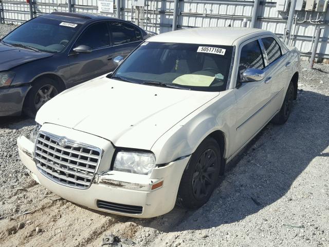 2C3LA43R38H169940 - 2008 CHRYSLER 300 LX WHITE photo 2