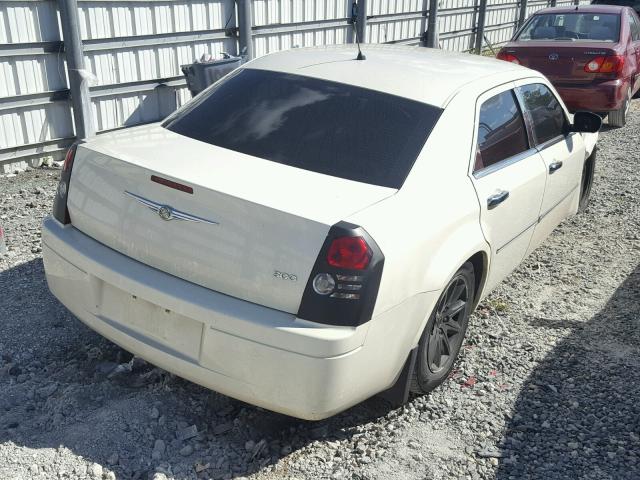 2C3LA43R38H169940 - 2008 CHRYSLER 300 LX WHITE photo 4