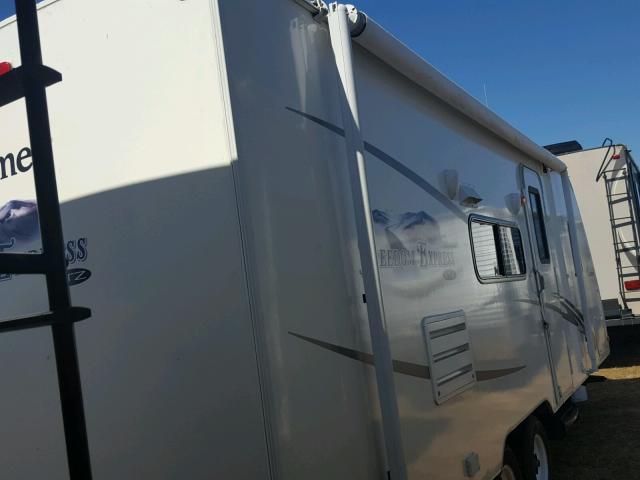 5ZT2FEMB0AA001921 - 2010 WILDWOOD MOTORHOME WHITE photo 4