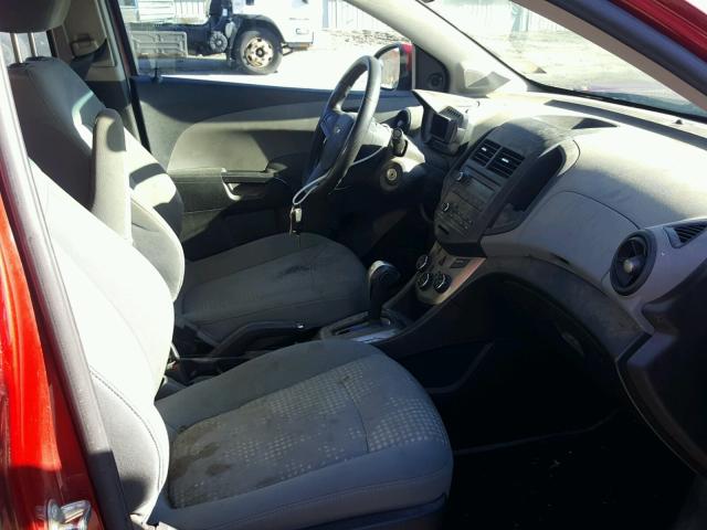 1G1JA5SG6D4242615 - 2013 CHEVROLET SONIC LS 红色 照片 5