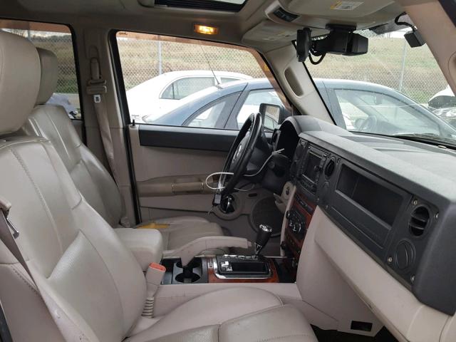 1J8HG58216C276107 - 2006 JEEP COMMANDER SILVER photo 5