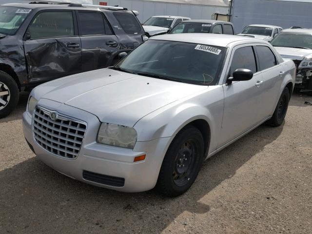 2C3KA43R77H854582 - 2007 CHRYSLER 300 SILVER photo 2