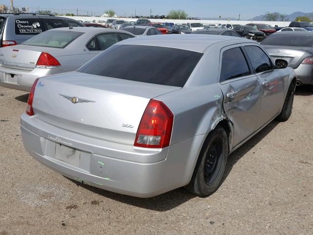 2C3KA43R77H854582 - 2007 CHRYSLER 300 SILVER photo 4