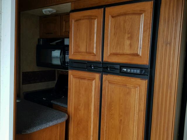 4YDF3452XA4700814 - 2010 KEYSTONE MONTANA WHITE photo 8