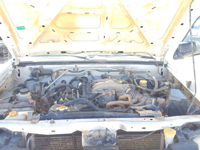 1N6ED27T52C386144 - 2002 NISSAN FRONTIER C WHITE photo 7