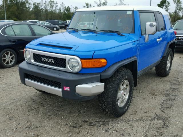 JTEBU11F270007477 - 2007 TOYOTA FJ CRUISER BLUE photo 2