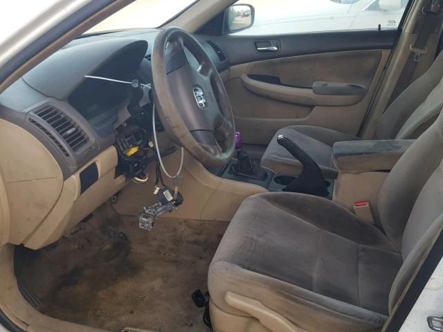 1HGCM55174A048550 - 2004 HONDA ACCORD DX WHITE photo 5